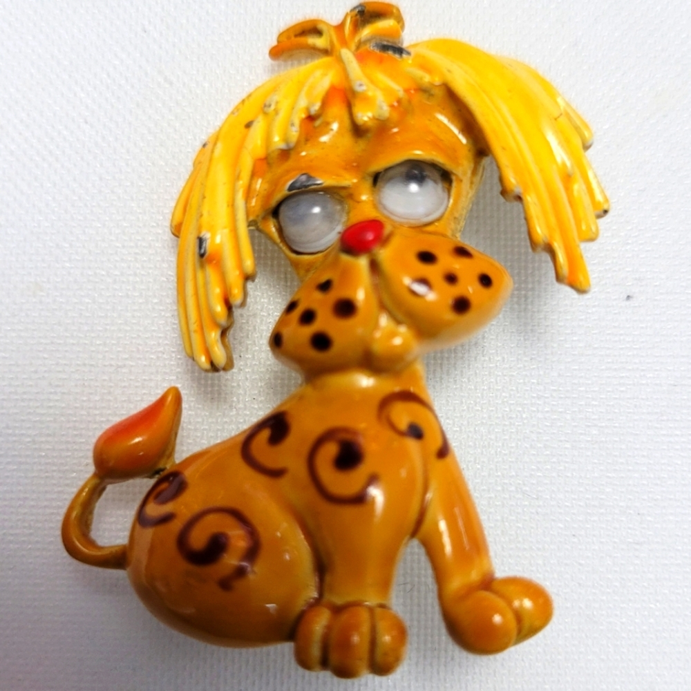 Lind Gal Enamel Lion Brooch